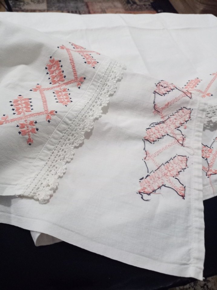 Nakışlı Beyaz yastık kılıfı - Görsel 4