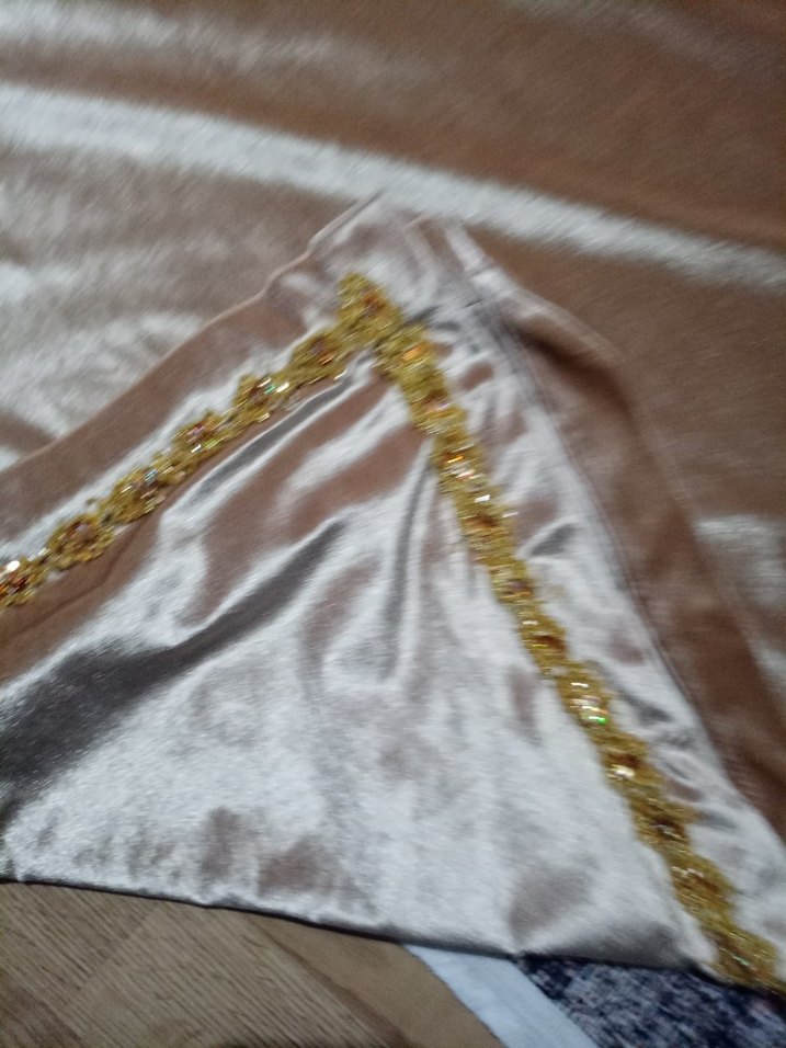 Bej İşlemeli Parlak yatak örtüsü - Görsel 2