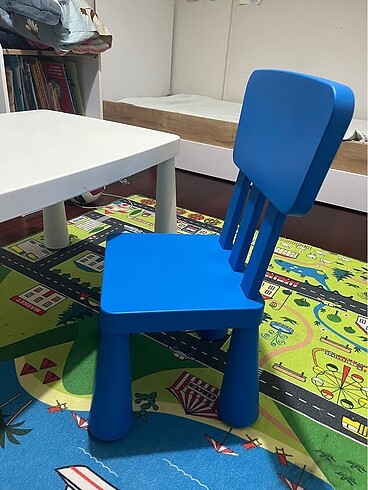 Ikea İkea mammut çocuk masa ve sandalyesi