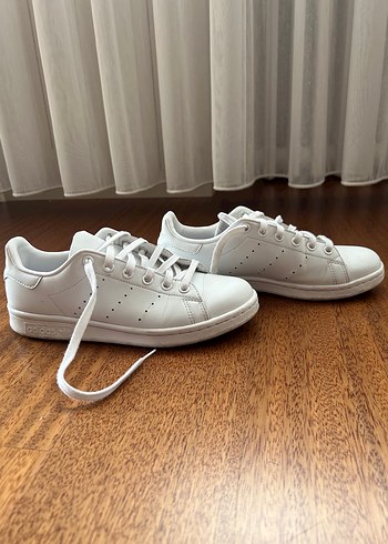 37,5 Beden Adidas Stan Smith Beyaz Ayakkabı