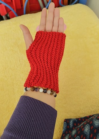 Kırmızı Örme Parmaksız Kadın Eldiveni - Görsel 3