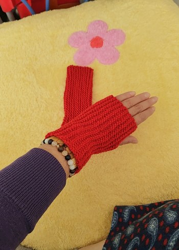 Kırmızı Örme Parmaksız Kadın Eldiveni - Görsel 2