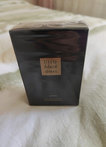 Avon parfüm little black 
