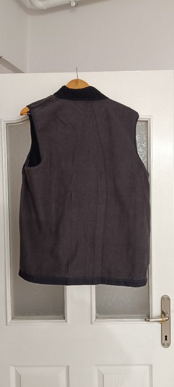 Siyah Yüksek Yakalı Fermuarlı Erkek Polar Yelek - Görsel 4