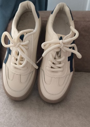 Beyaz Bağcıklı Kadın Sneakers