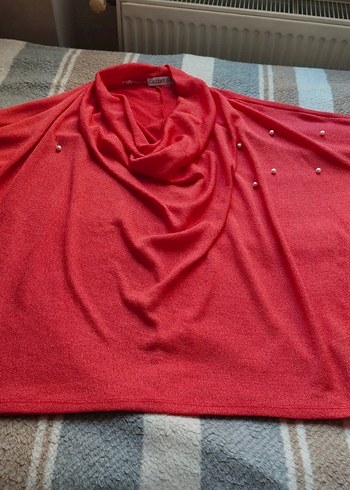 Kırmızı Parlak Turtleneck Kadın Panço
