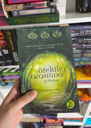 Ötekiler Arasında - Jo Walton