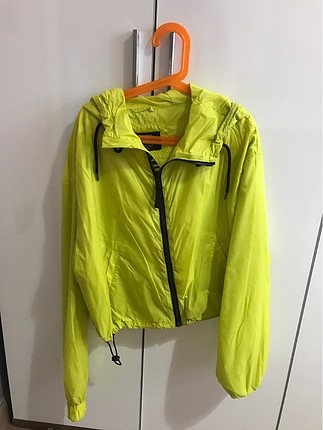Yağmurluk bershka