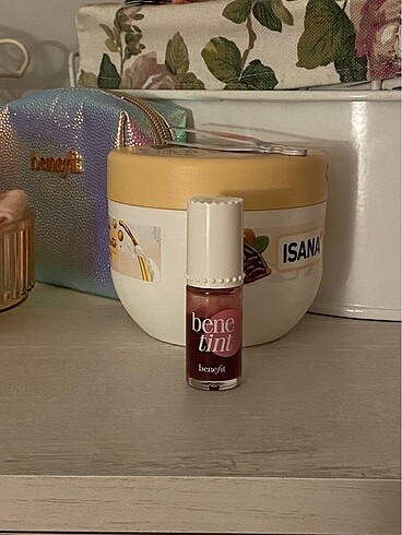 Benefit benefit benetint