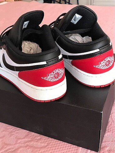 40 Beden Air Jordan 1 Low Genç Çocuk Ayakkabısı