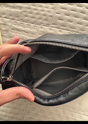 Zincir Detaylı Siyah Parlak Deri Kadın Çanta - Görsel 2