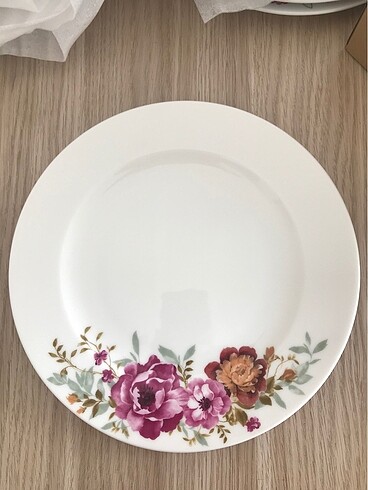 Güral Porselen Güral porselen 12 kişilik bone yemek takımı