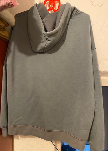 Tom ve Jerry Baskılı Gri Kapüşonlu Sweatshirt - Görsel 2