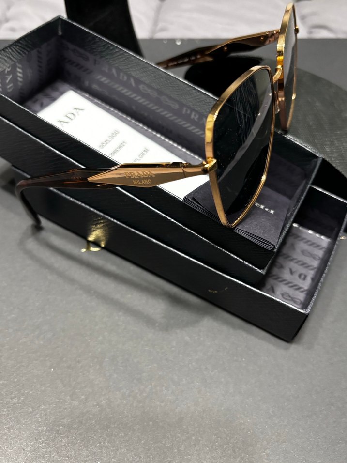 Prada Kadın Klasik Gold Güneş Gözlüğü - Görsel 5