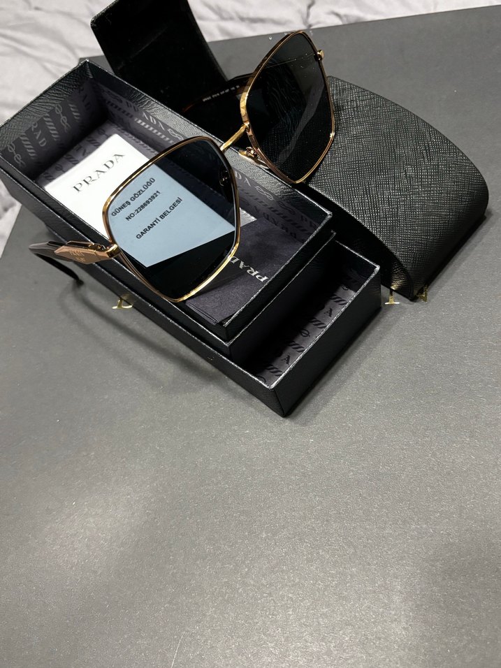 Prada Kadın Klasik Gold Güneş Gözlüğü - Görsel 3