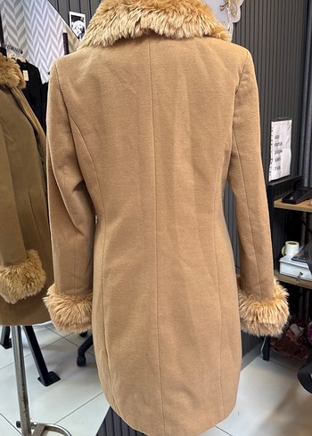 Kürklü Yaka ve Kolu Bej Kaban - Görsel 4