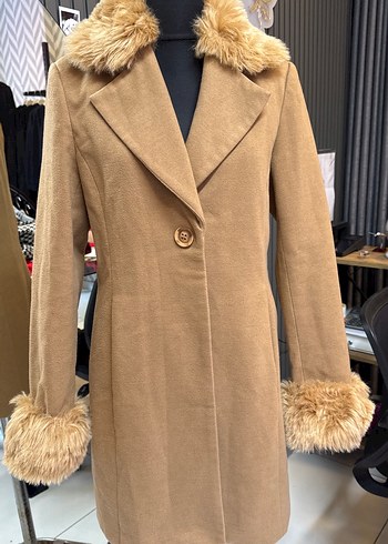 Kürklü Yaka ve Kolu Bej Kaban - Görsel 2