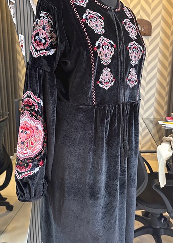 Püsküllü Nakışlı Siyah Bohem Uzun Elbise - Görsel 2