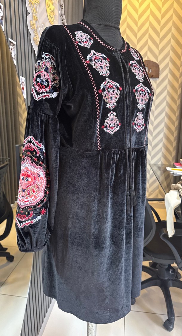 Püsküllü Nakışlı Siyah Bohem Uzun Elbise - Görsel 2