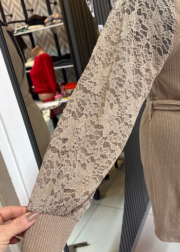 Sütlü kahve Dantel Detaylı V Yaka Triko Mini Elbise - Görsel 3