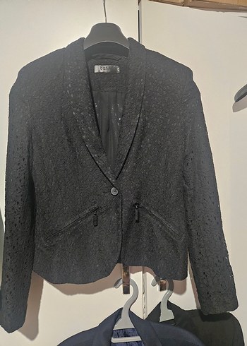 Siyah Düğmeli Kısa Kadın Blazer Ceket