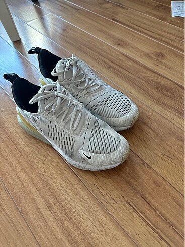 40 Beden beyaz Renk Air max 270