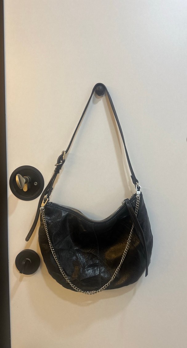 Siyah Deri Zincir Detaylı Biker Çanta - Görsel 3