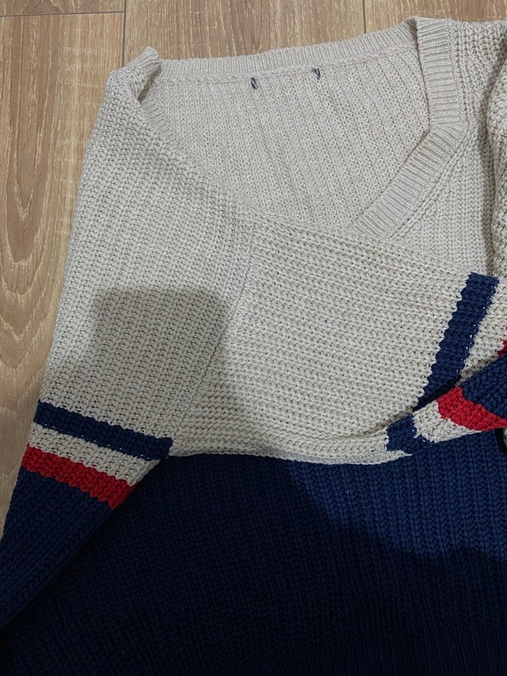 Gri V Yaka Örgü Kadın Kazak - Görsel 2