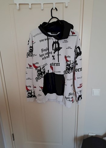 Kapüşonlu Baskılı Fermuarlı Sweatshirt