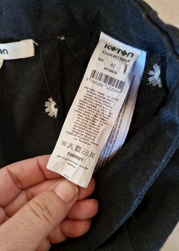 Koton Düğmeli Nakışlı Siyah Mini Şort