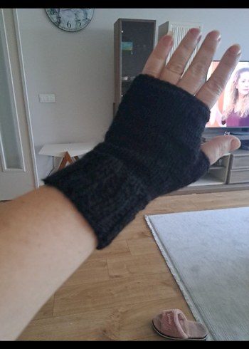 Siyah Örgü Kadın Bere ve Parmaksız Eldiven - Görsel 4