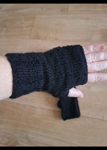 Siyah Örgü Kadın Bere ve Parmaksız Eldiven - Görsel 5