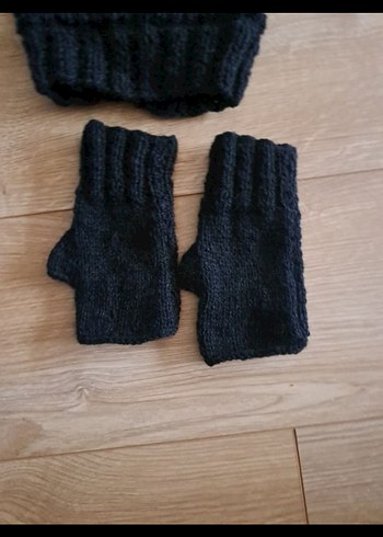 Siyah Örgü Kadın Bere ve Parmaksız Eldiven - Görsel 3