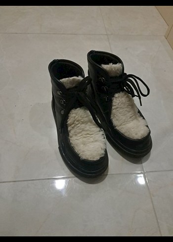 Siyah Kürklü Kadın Platform Bot - Görsel 2