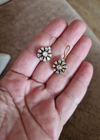 Beden sarı Renk Çiçek Desenli Mini Vintage Küpe