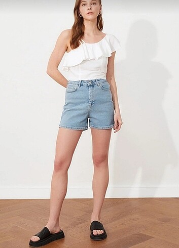 Trendyolmilla denim şort