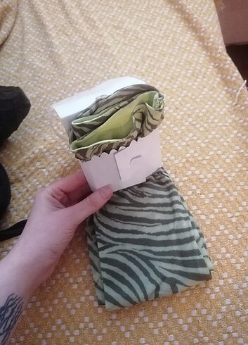 Yeşil zebra desenli külotlu çorap 