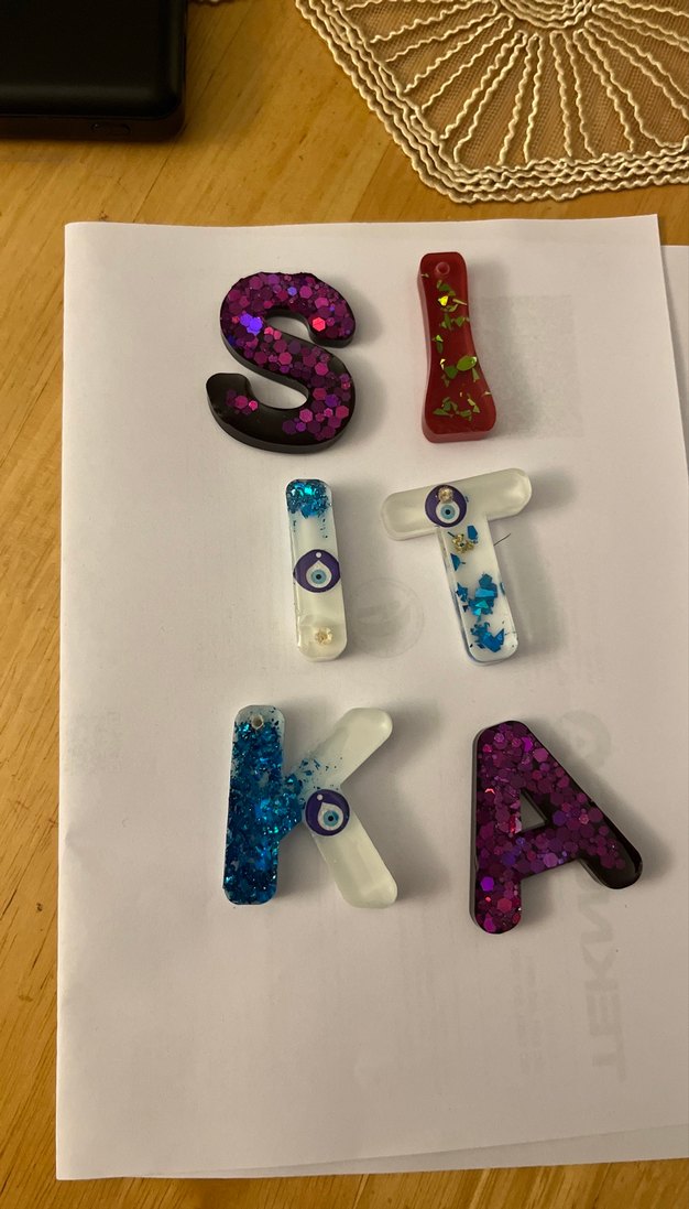 Renkli Harf Tasarımlı Tırnak Süsleri - Görsel 2