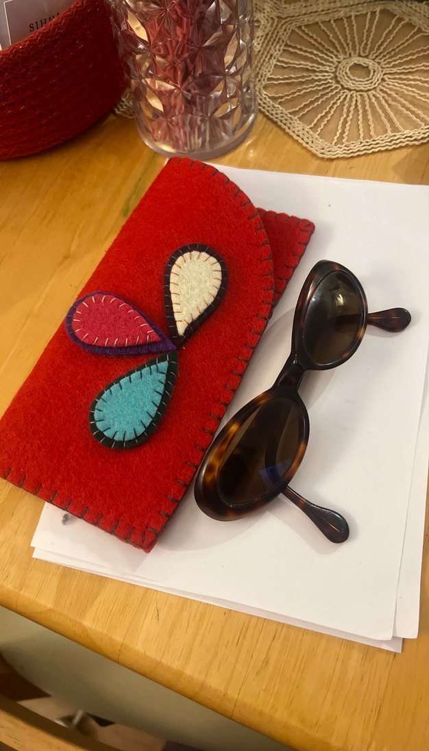 Boncuk İşlemeli Kırmızı Kadın Gözlük Kabı - Görsel 2