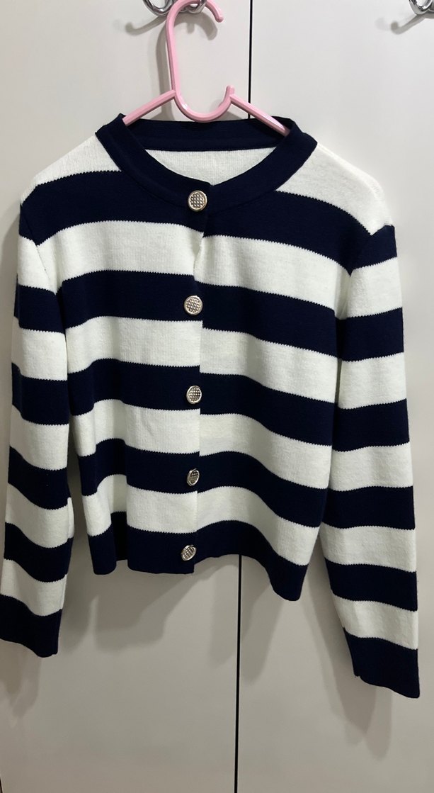 Düğmeli Siyah Beyaz Çizgili Kadın Hırka - Görsel 2