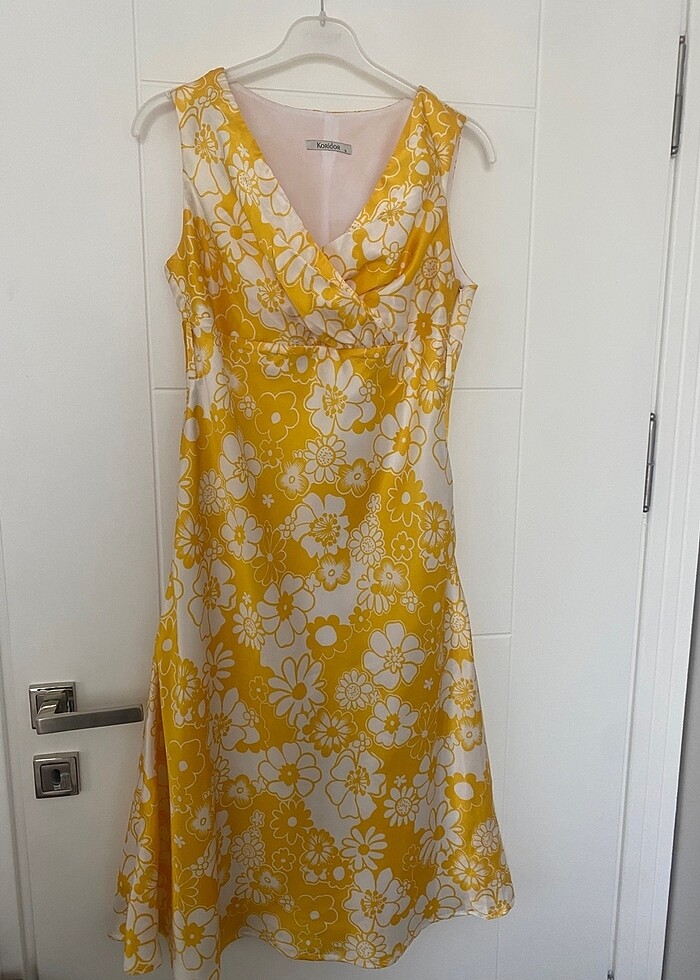 Sarı saten elbise - Görsel 2