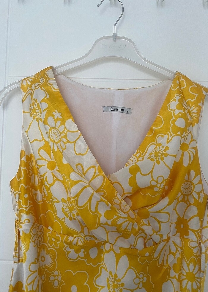 Sarı saten elbise - Görsel 3