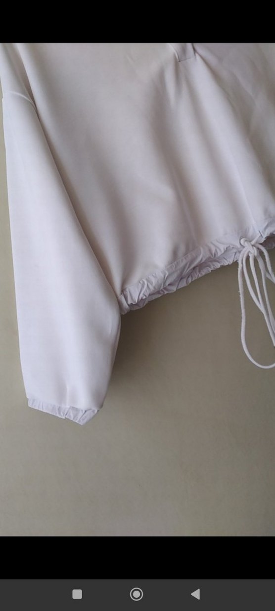 Kadın Beyaz V Yakalı Kısa Sweatshirt - Görsel 4