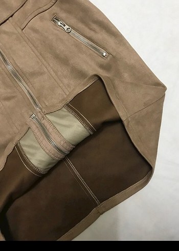 Kemer Detaylı Bej Süet Mini Etek - Görsel 4