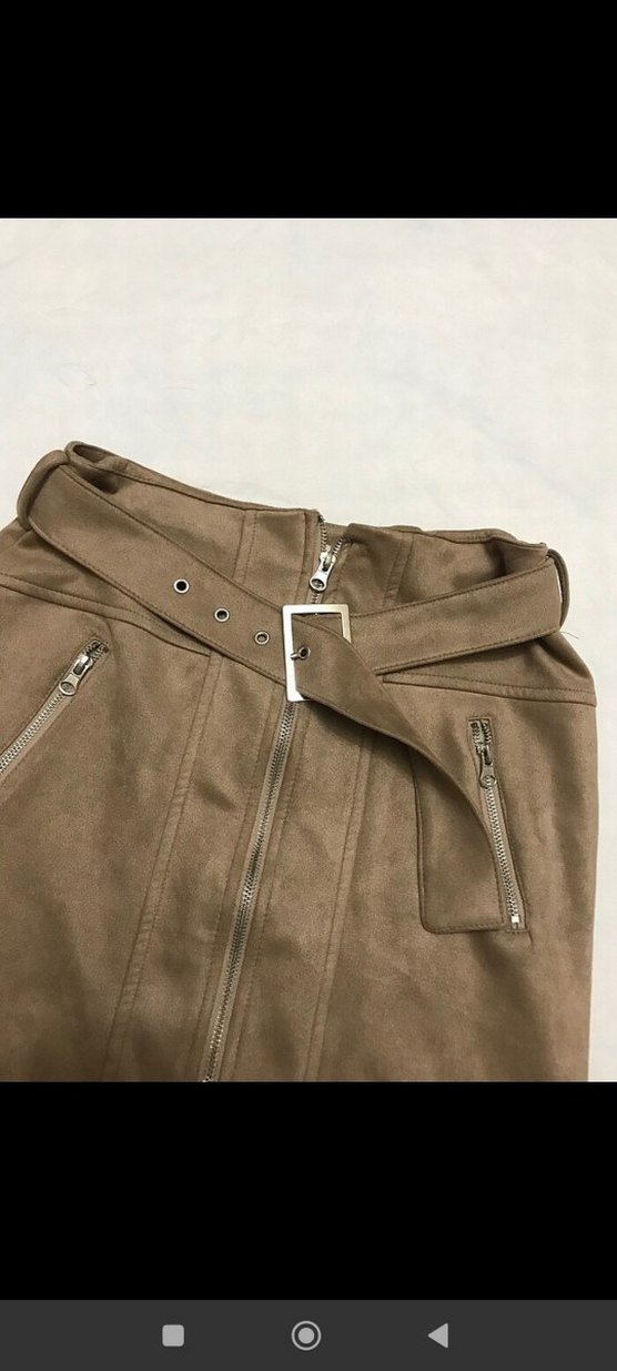 Kemer Detaylı Bej Süet Mini Etek - Görsel 3