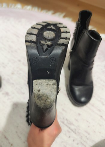 Kadın Siyah Deri Dolgu Topuklu Tokalı Bot - Görsel 5