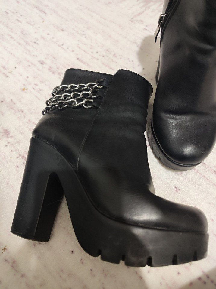 Kadın Siyah Deri Dolgu Topuklu Tokalı Bot - Görsel 4