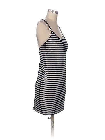 H&M H&M Kısa Elbise %70 İndirimli.