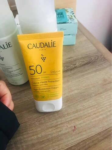 Caudalie güneş kremi