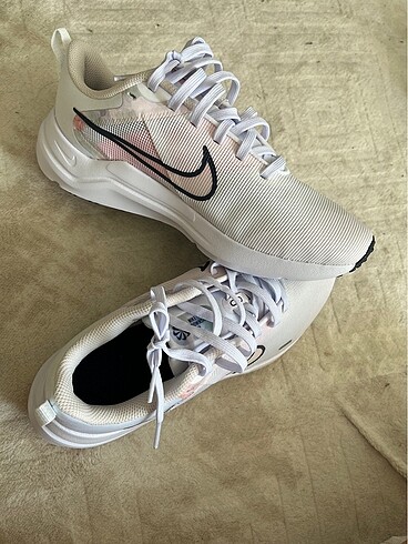 38 Beden beyaz Renk Nike yürüyüş koşu ayakkabısı